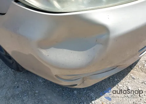 2002 Toyota Camry Le z USA, uszkodzony, nr VIN 4T1BE32K12U577914